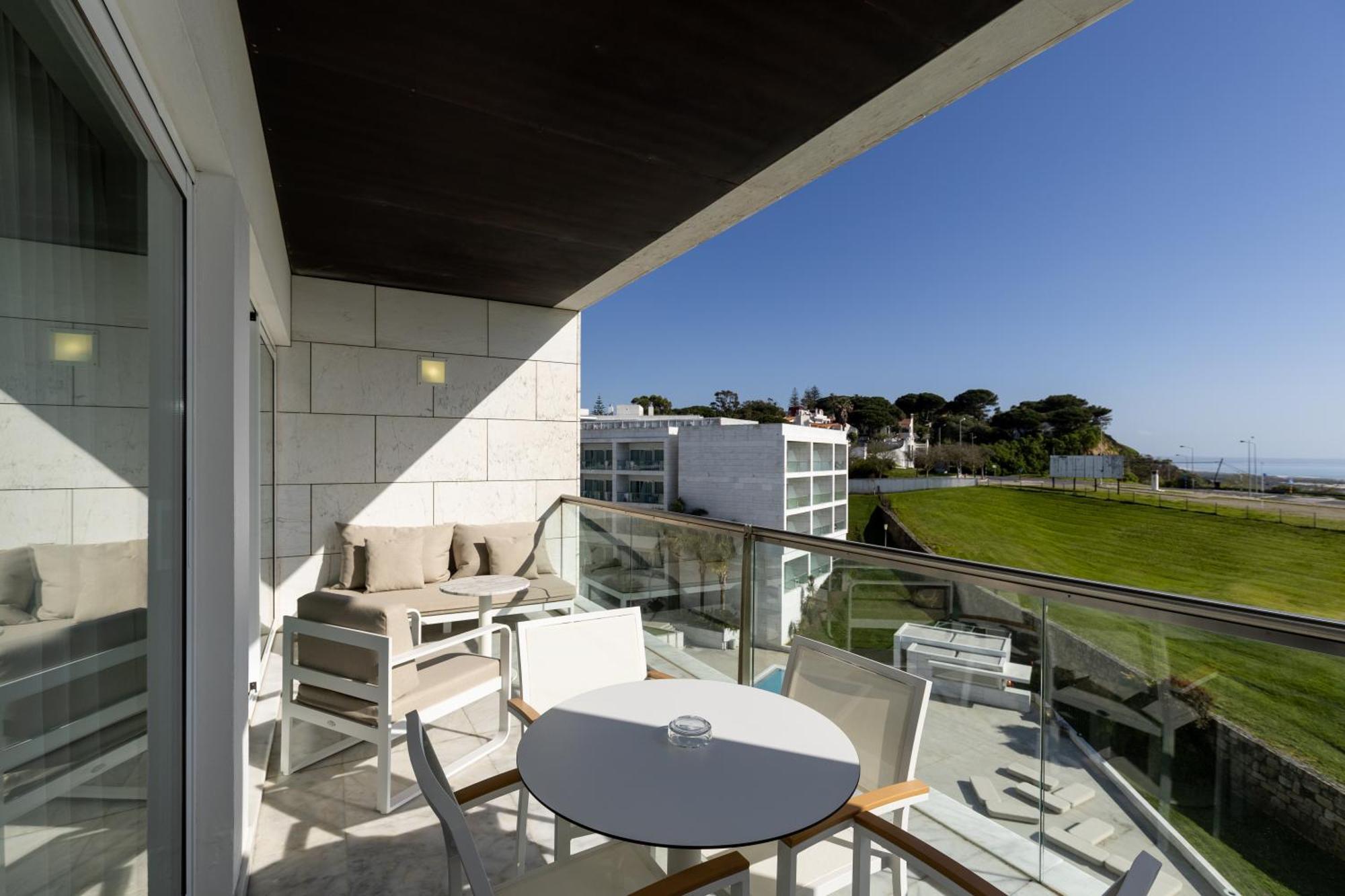 One-Bedroom Suite Sea View