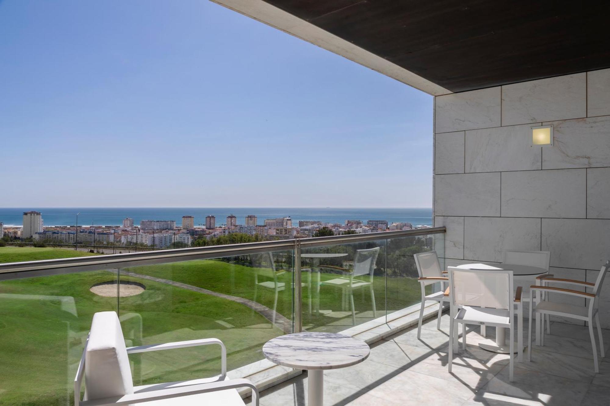 One-Bedroom Suite Sea View